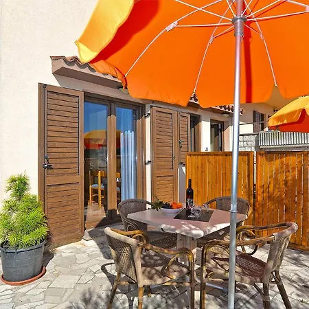 Apartman Ana 379 *