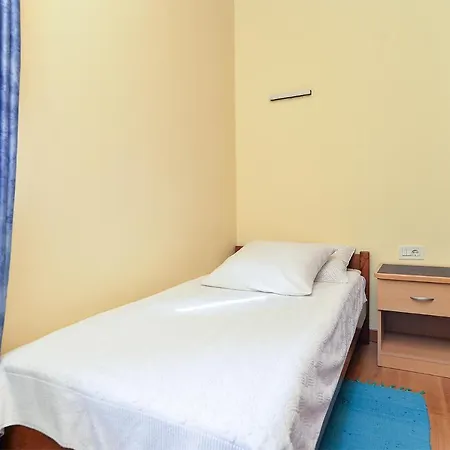 Apartman Ana 379 *